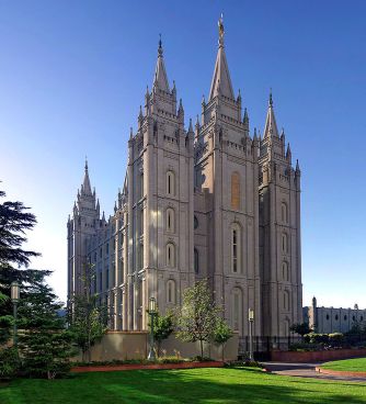800px-Salt_Lake_Temple,_Utah_-_Sept_2004-2